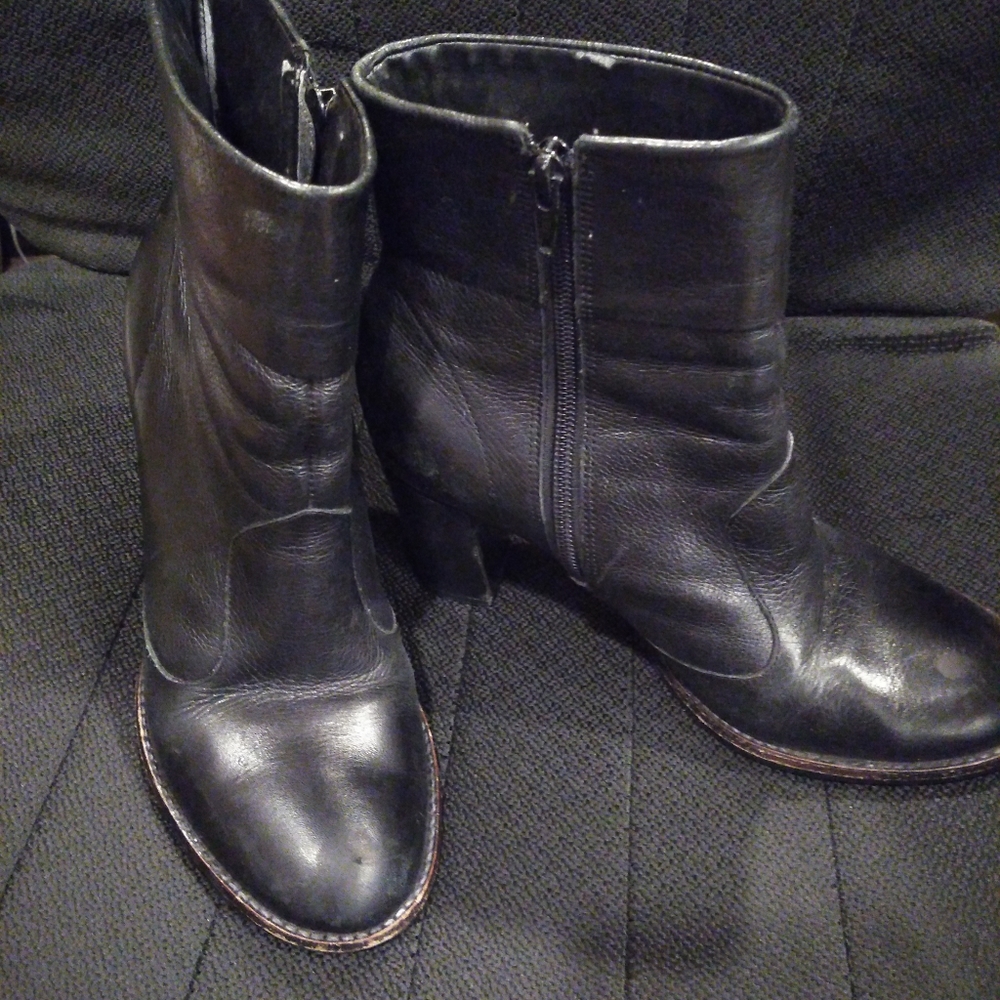 Gianni bini short boot black size 8